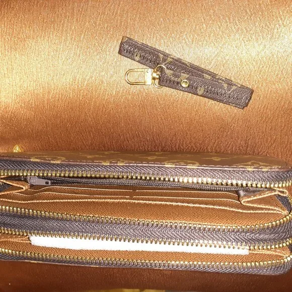 LOUIS VUITTON LV MONOGRAM ZIPPY WALLET - Picture 8 of 10